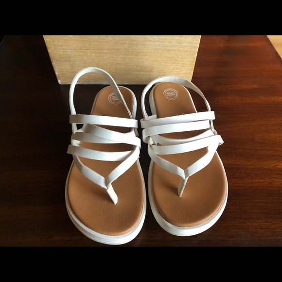 GIRLS White Strappy Sandals - Picture 3 of 5